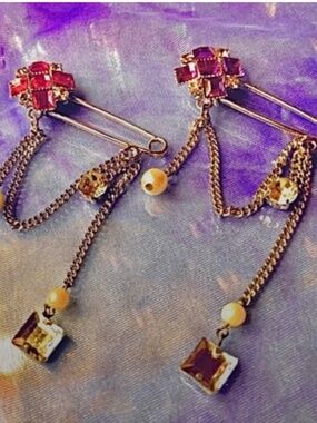 True Vintage Y2K Glamour Punk Lapel Pins Gem/Pearl Detailing Novelty Accessories